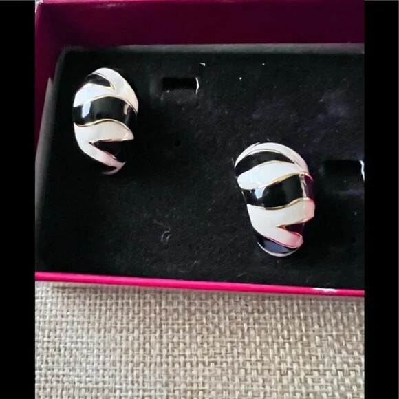 KJL Kenneth Jay Lane Clip On Zebra enamel Earrings Gold Tone 1” Original Box - Picture 2 of 7